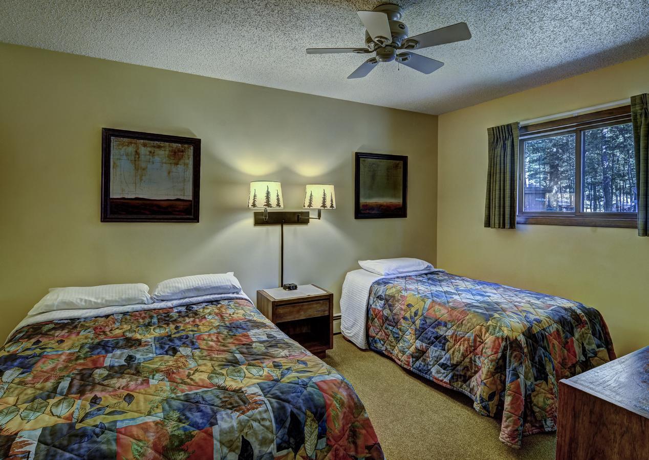 Lake Forest Resort Eagle River Ruang foto