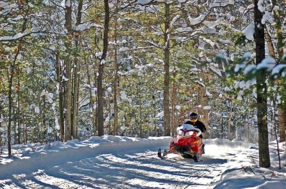 Lake Forest Resort Eagle River Bagian luar foto